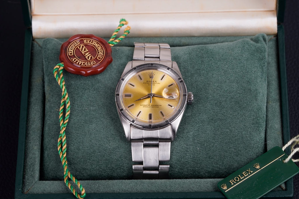 Rolex Oyster Perpetual Date 1501 – Vintage Champagne Dial – Engine-Turned Bezel – Full Set