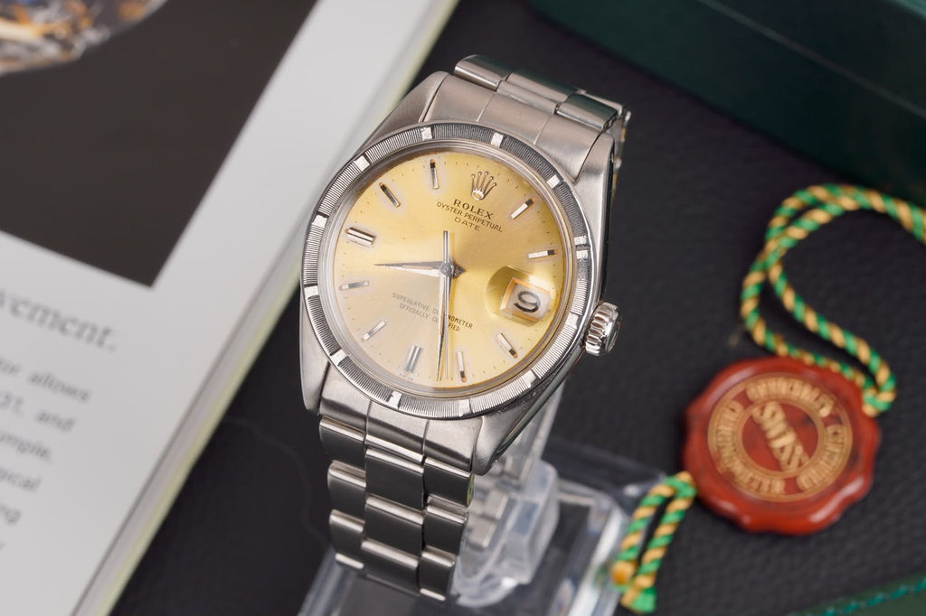 Rolex Oyster Perpetual Date 1501 – Vintage Champagne Dial – Engine-Turned Bezel – Full Set
