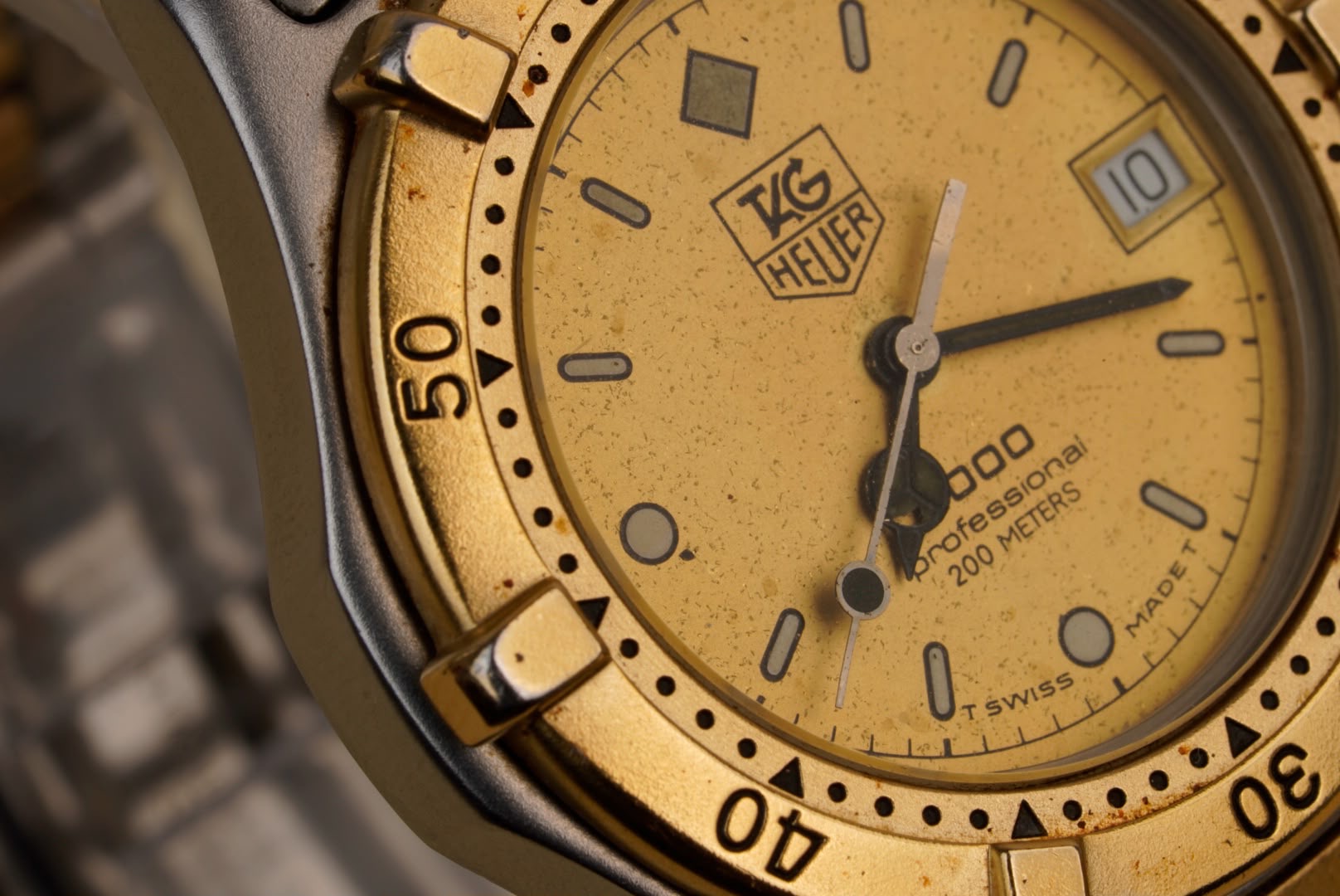 Vintage TAG Heuer Professional 2000 – Two-Tone – Champagne Dial – Quartz